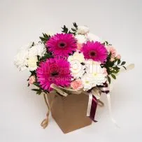 Коробка № 240 с розовыми герберами и кустовой гвоздикой  — фото 59