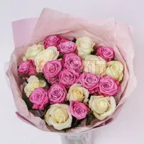 Букет из 21 разноцветной розы — фото 55