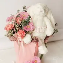 Композиция № 228 в розовой сумочке с игрушкой  — фото 