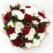 Букет № 515 с белой хризантемой и красными розами — фото 39