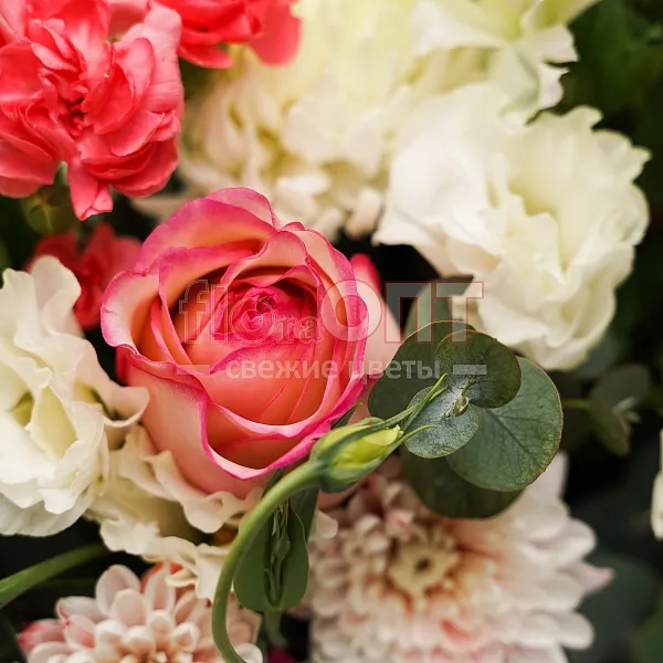 Композиция № 28 с розами и хризантемой  — фото 4