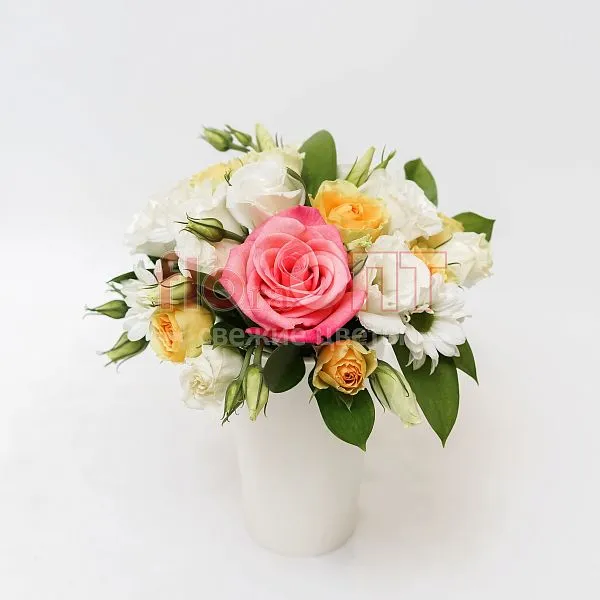 Цветочный стаканчик № 123 с розой и белой эустомой  — фото 1