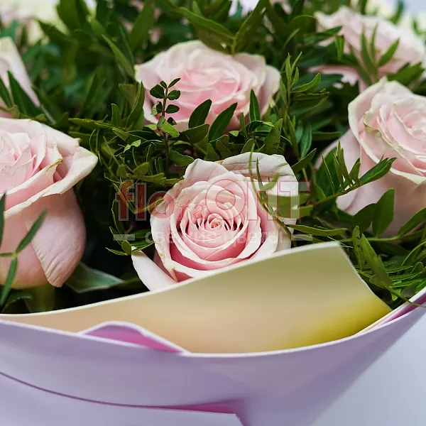 Букет № 300 из роз и зелени — фото 4