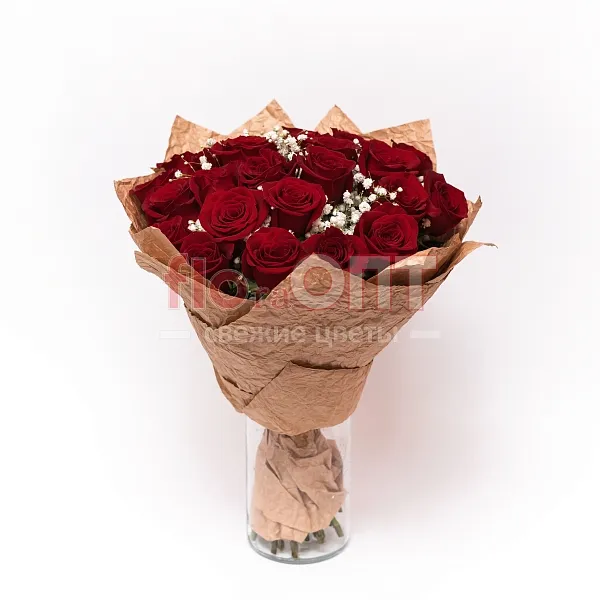 Букет с красными розами и гипсофилой в Новосибирске — фото 1