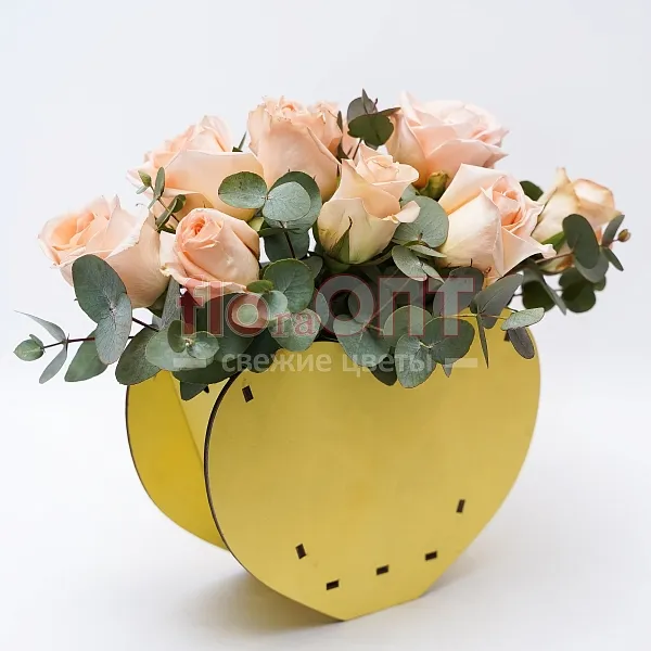 Композиция № 98 с кремовыми розами и эвкалиптом — фото 1