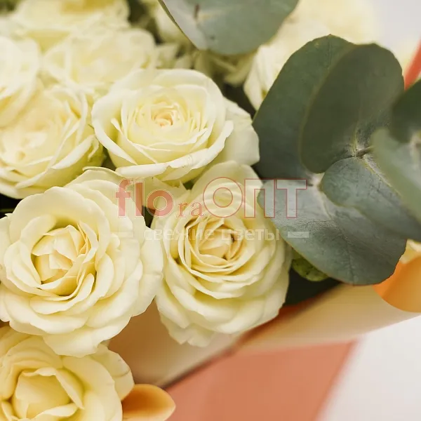 Коробка № 230 с белыми кустовыми розами  — фото 3