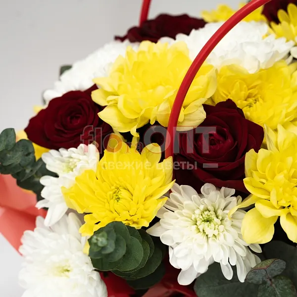 Композиция № 217 с хризантемой и розами в сумочке — фото 5