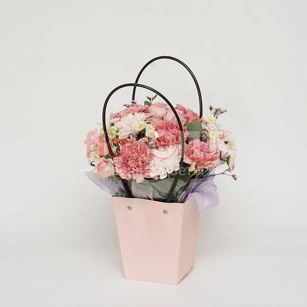 Коробка № 200 с розовой гвоздикой и хризантемой  — фото 1