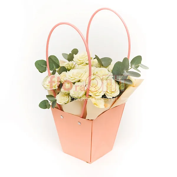 Коробка № 230 с белыми кустовыми розами  — фото 1