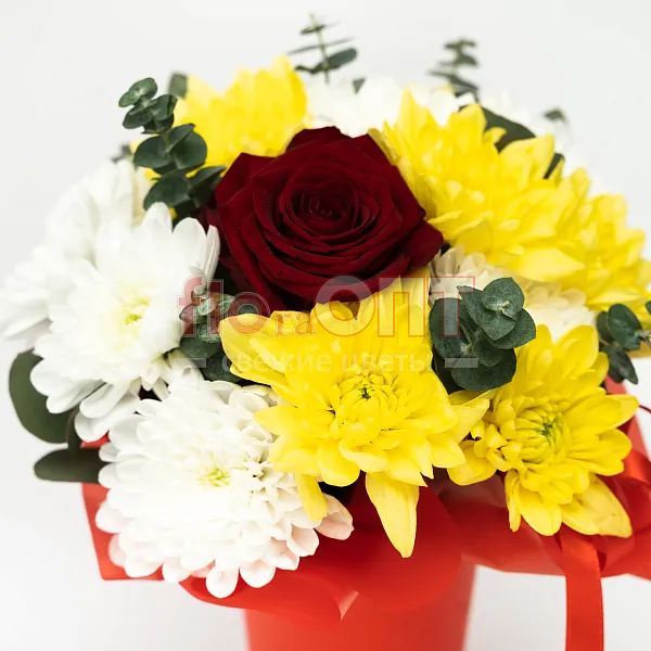 Цветочный стаканчик № 159 с красной розой и хризантемой  — фото 5