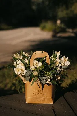 Сумочка МОНО №19 из белой альстромерии — фото 5