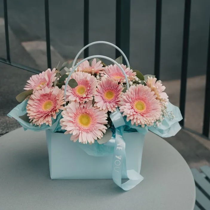 Сумочка МОНО №15 из розовых гербер — фото 23